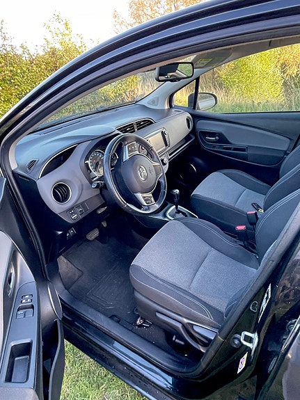 Toyota Yaris 6 of 17