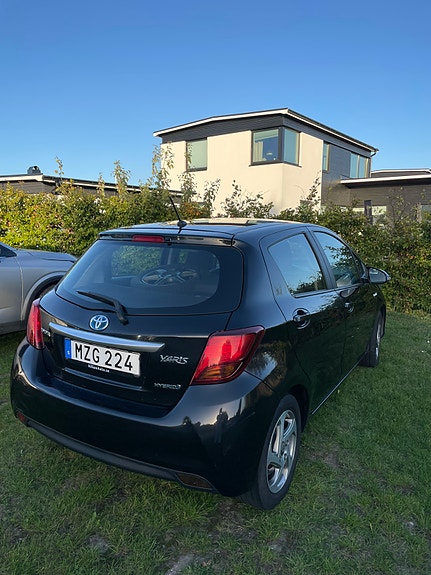 Toyota Yaris 4 of 17