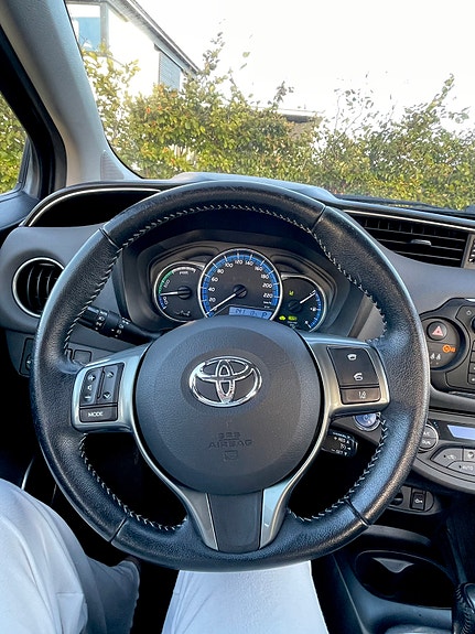 Toyota Yaris 12 of 17