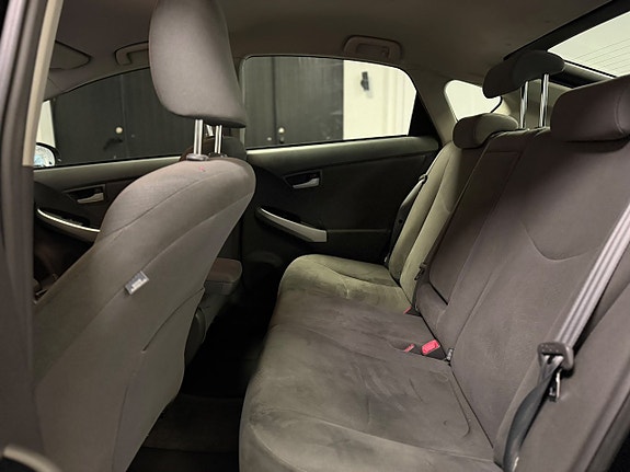 Toyota Prius 8 of 20