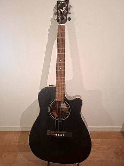 Yamaha FGX-412C BL akustisk gitarr svart