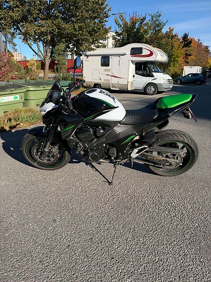 Kawasaki Z800 2 of 6