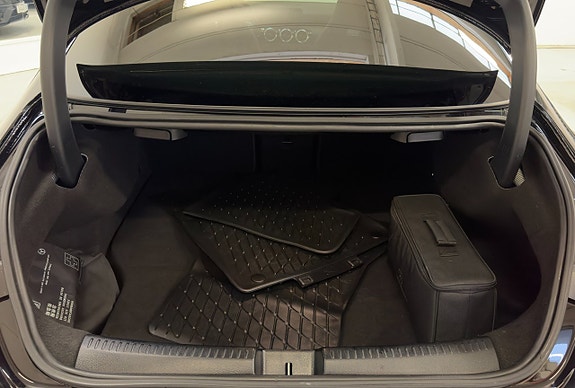 Mercedes-Benz CLA250 e 18 of 21