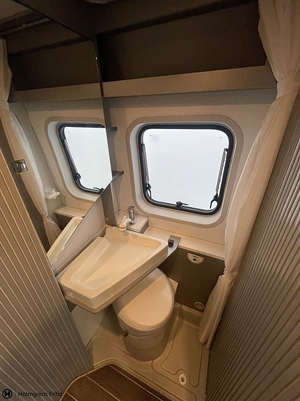 Adria Twin 600 SPT 15 of 22