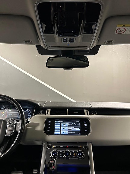 Land Rover Range Rover Sport 10 of 24