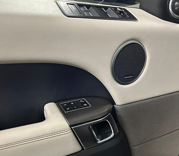 Land Rover Range Rover Sport 17 of 24
