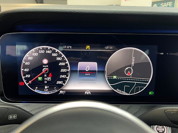 Mercedes-Benz E 220 d 30 of 30