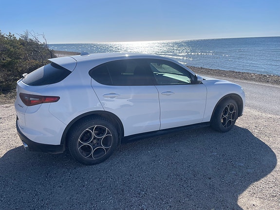 Alfa Romeo Stelvio 2 of 6
