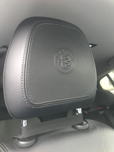 Alfa Romeo Stelvio 5 of 6