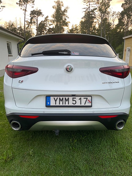 Alfa Romeo Stelvio 8 of 9