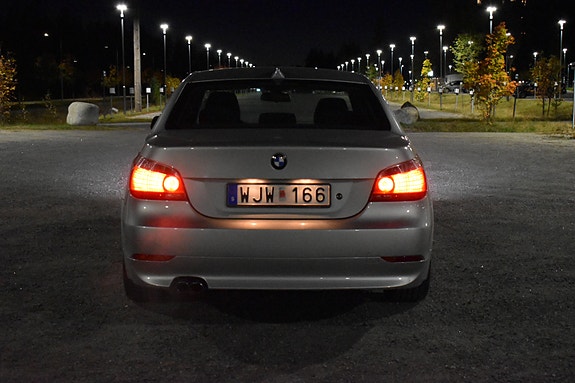 BMW 520i 4 of 8