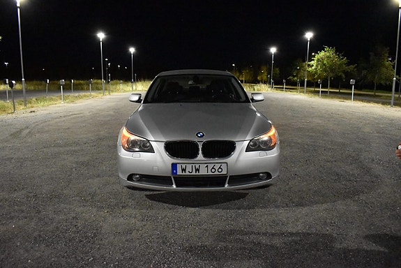 BMW 520i 2 of 8