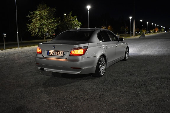 BMW 520i 3 of 8