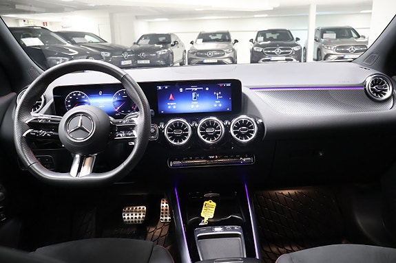 Mercedes-Benz GLA 250 12 of 17