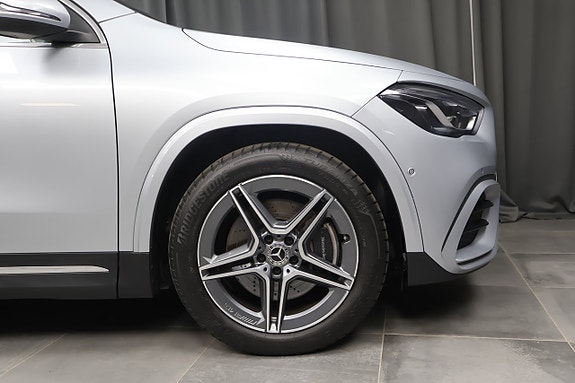 Mercedes-Benz GLA 250 5 of 17