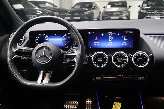 Mercedes-Benz GLA 250 13 of 17