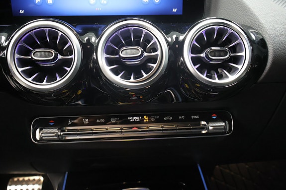 Mercedes-Benz GLA 250 17 of 17
