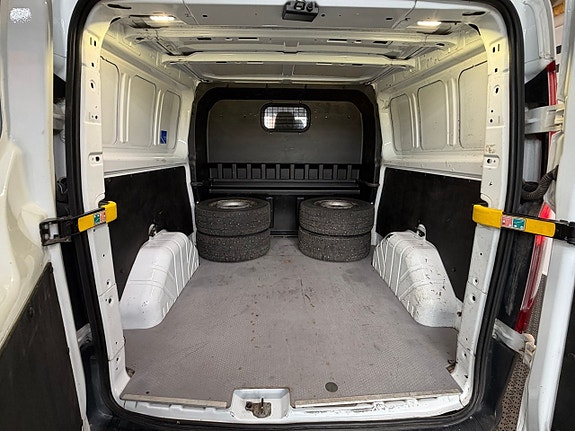 Ford Transit Custom 16 of 18