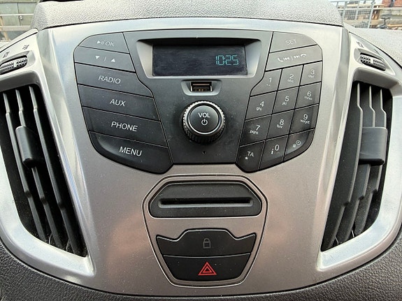 Ford Transit Custom 13 of 18