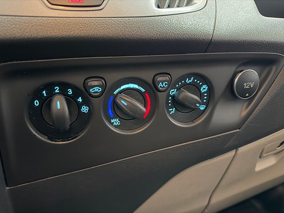 Ford Transit Custom 14 of 18