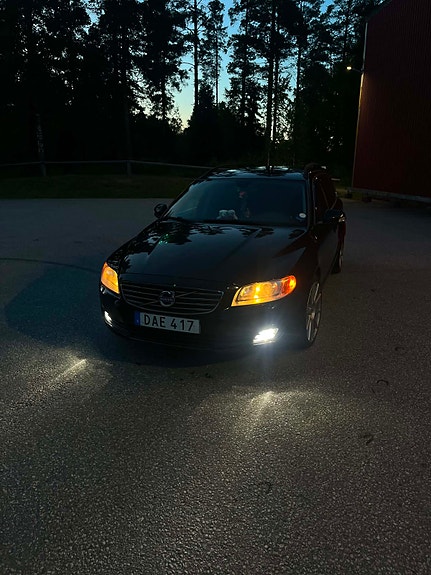Volvo V70 2 of 11