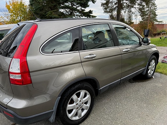 Honda CR-V 4 of 6