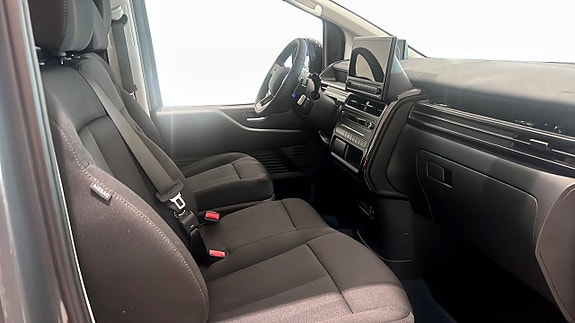Hyundai Staria 3 of 15