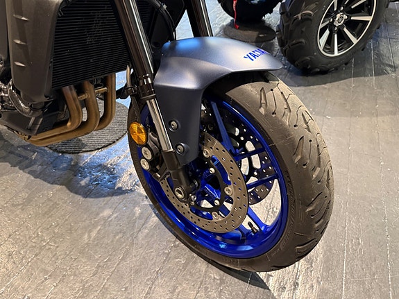 Yamaha MT-09 7 of 8