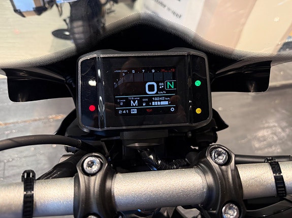 Yamaha MT-09 4 of 8
