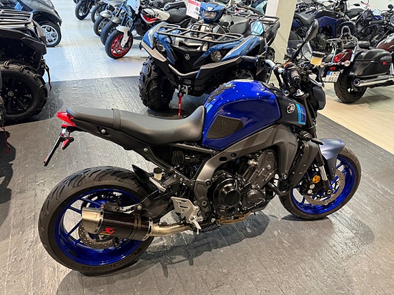 Yamaha MT-09 2 of 8