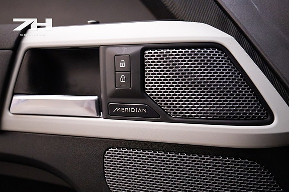 Land Rover Defender 90 19 of 21