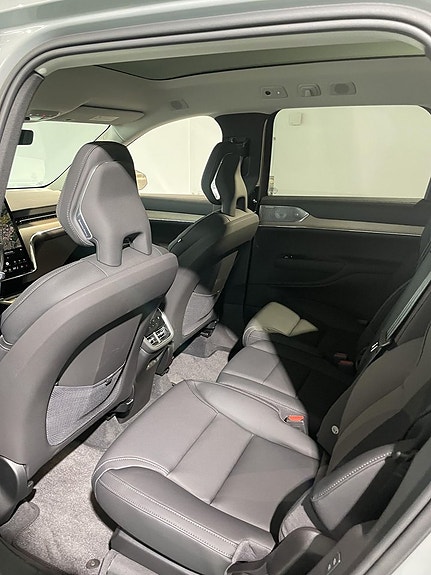 Volvo EX90 11 of 13