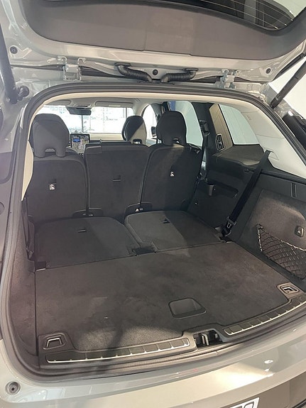 Volvo EX90 12 of 13
