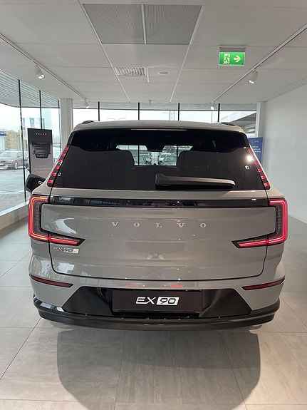 Volvo EX90 5 of 13