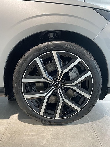 Volvo EX90 7 of 13