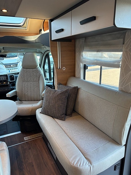 Knaus L!VE Wave Platinum Selection 650 MF Franskbädd - Taksäng - Smidig - Automat - Cykelställ 9 of 20