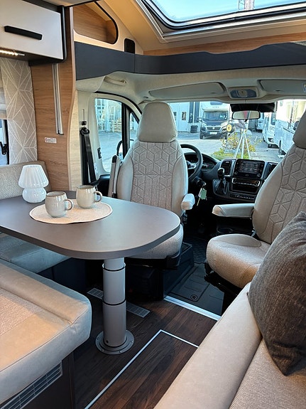Knaus L!VE Wave Platinum Selection 650 MF Franskbädd - Taksäng - Smidig - Automat - Cykelställ 8 of 20