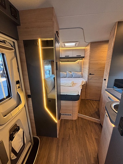 Knaus L!VE Wave Platinum Selection 650 MF Franskbädd - Taksäng - Smidig - Automat - Cykelställ 12 of 20
