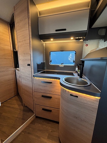 Knaus L!VE Wave Platinum Selection 650 MF Franskbädd - Taksäng - Smidig - Automat - Cykelställ 13 of 20