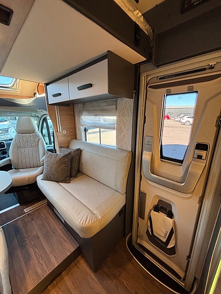 Knaus L!VE Wave Platinum Selection 650 MF Franskbädd - Taksäng - Smidig - Automat - Cykelställ 18 of 20