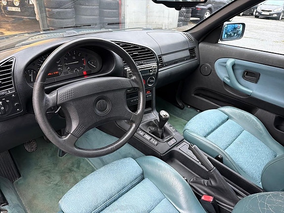BMW 318i 13 of 22