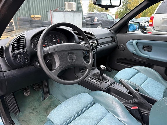 BMW 318i 16 of 22