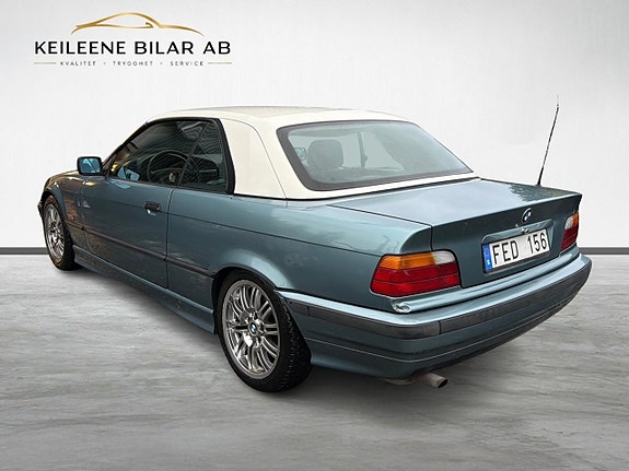 BMW 318i 9 of 22
