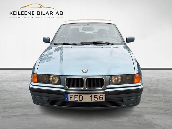 BMW 318i 4 of 22