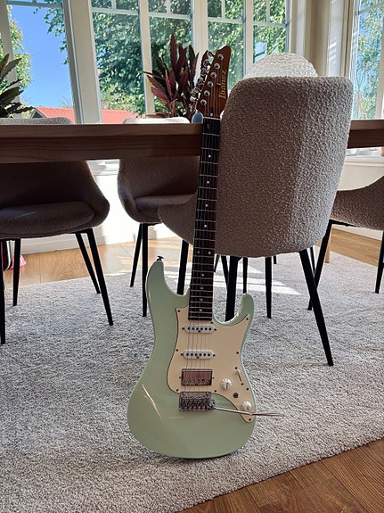 Ibanez AZ2204NW Prestige