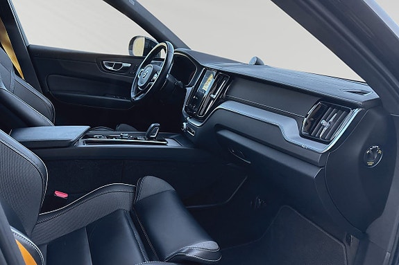 Volvo XC60 10 of 30