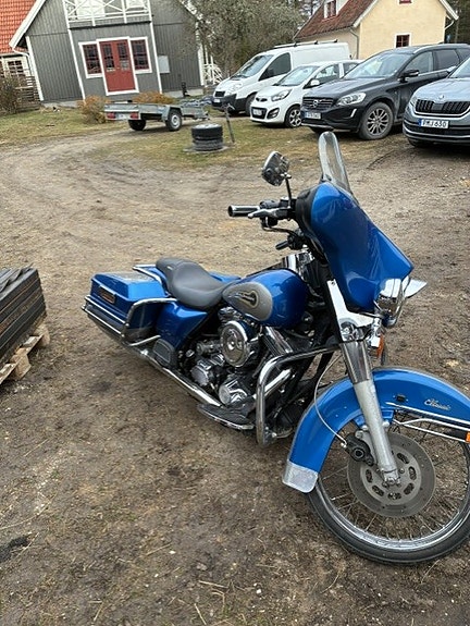Harley-Davidson Electra Glide Classic 2 of 3