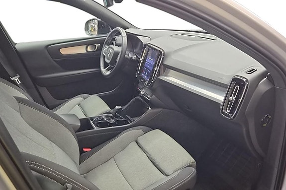 Volvo XC40 12 of 24