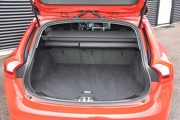 Volvo V60 8 of 17