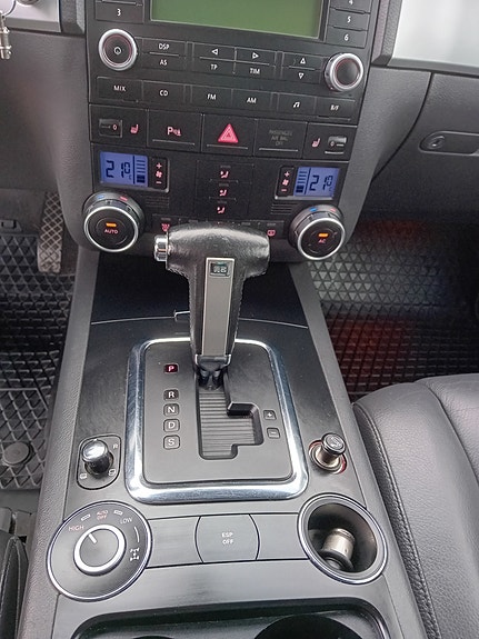 Volkswagen Touareg 6 of 8